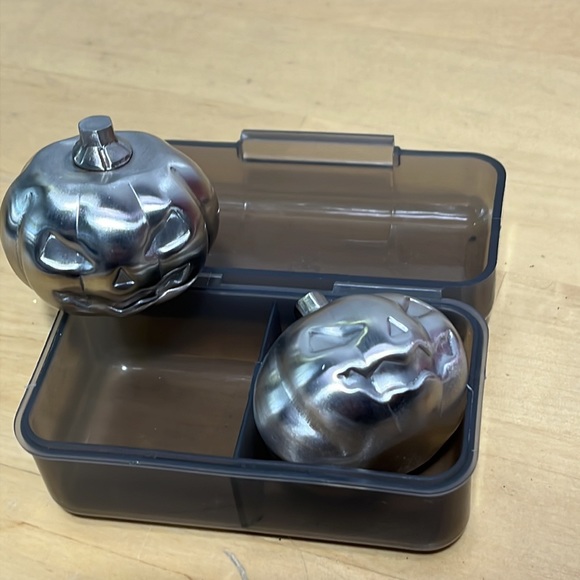 Pumpkin Ice Rocks For Diluting Prevention - Picture 3 of 5